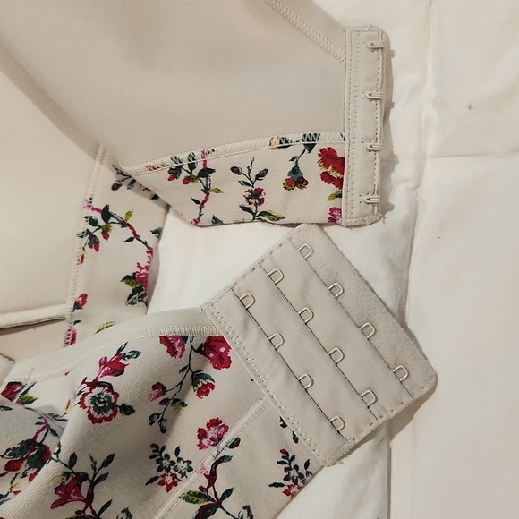 Cacique; 40D, Lightly Lined No Wire - Picture 3 of 6